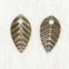 Breloque fine - Feuille incurvée - 7x4mm - Bronze