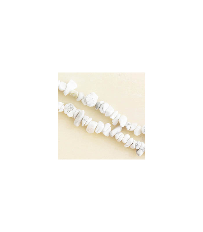Perles Chips en Howlite - 5 à 8mm - Fil de 80cm - Pierre naturelle ou Gemme