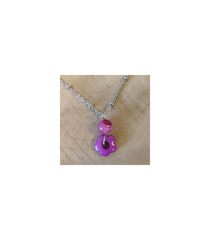 création de collier avec perle fleur en acrylique