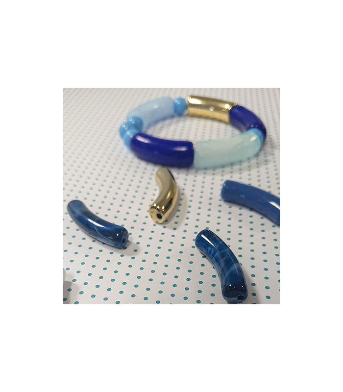 bracelet avec des perles tubes incurvées