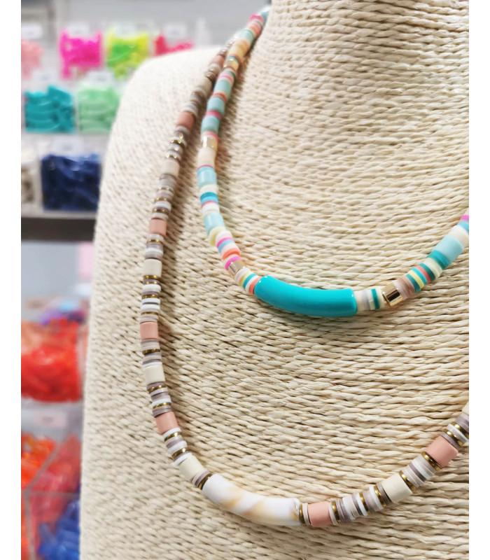 créer collier avec des perles tubes incurvées